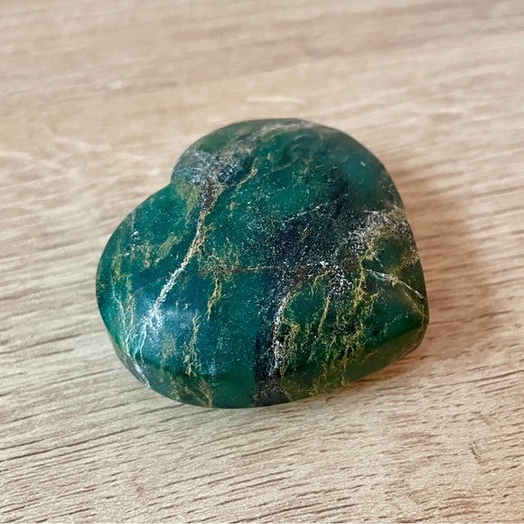 Emerald Puffy Heart Palm Crystal - Picture 3 of 5
